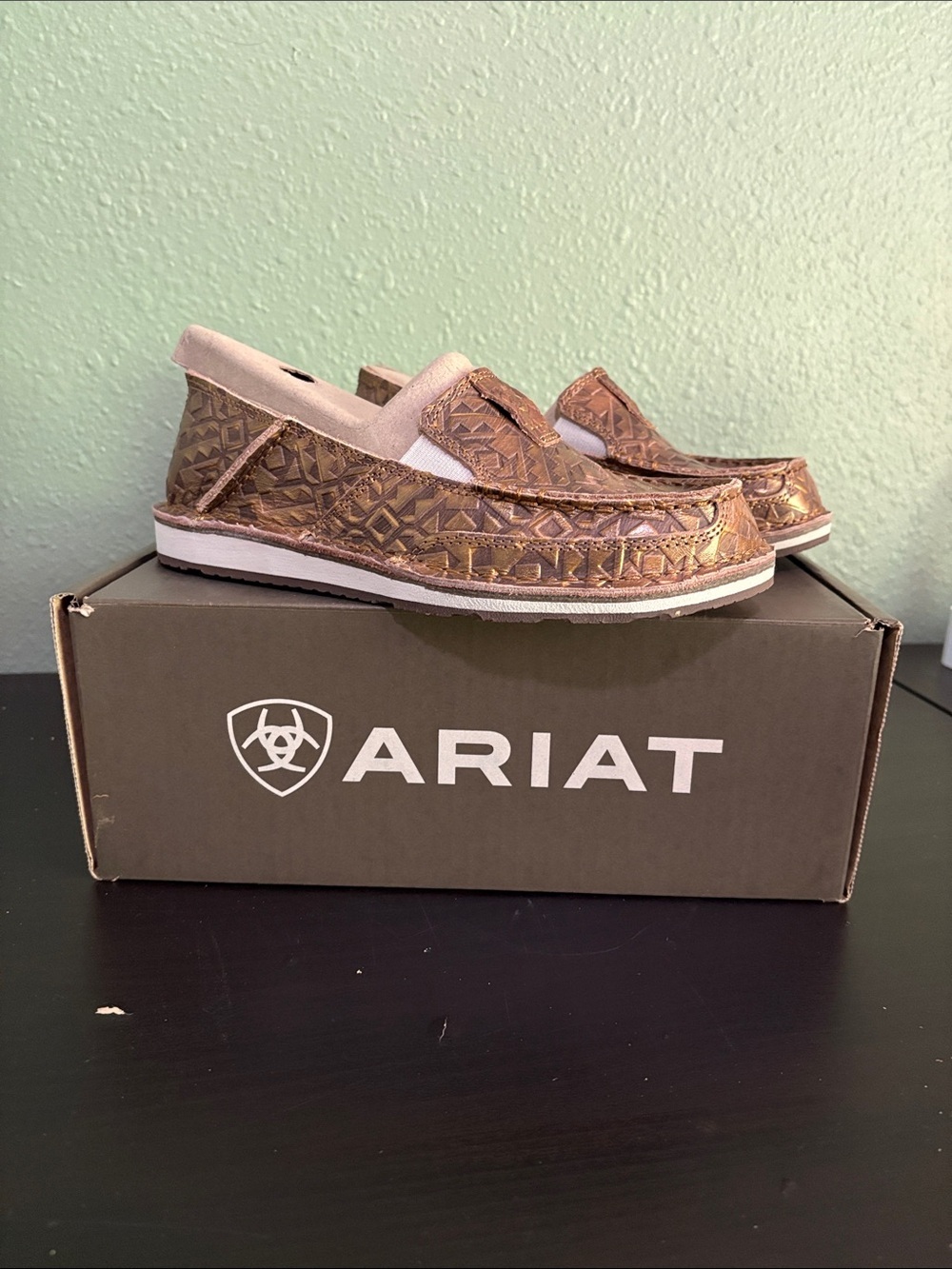 Ariat Women's leather Metallic Copper Embossed Cruisers NIB Size 7